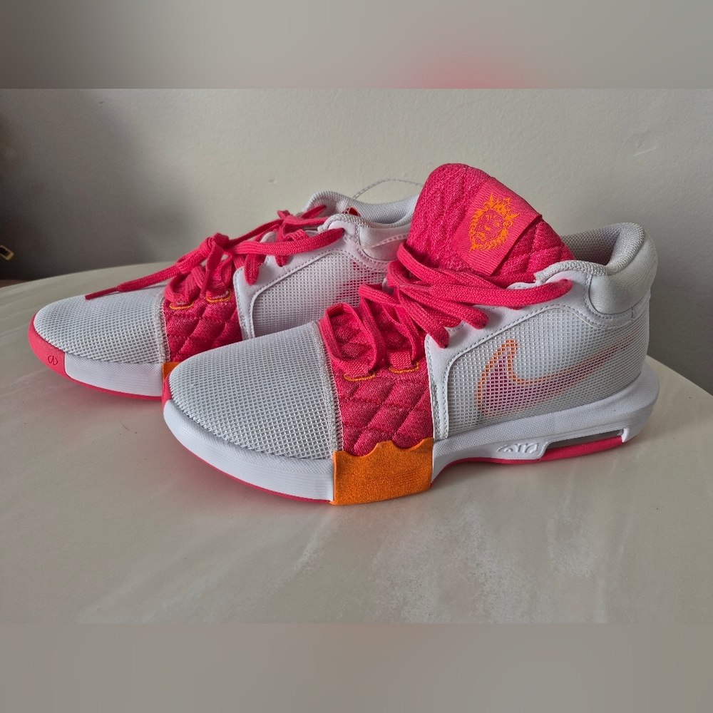 Nike LeBron Basketball Sneakers - Picture 7 of 7